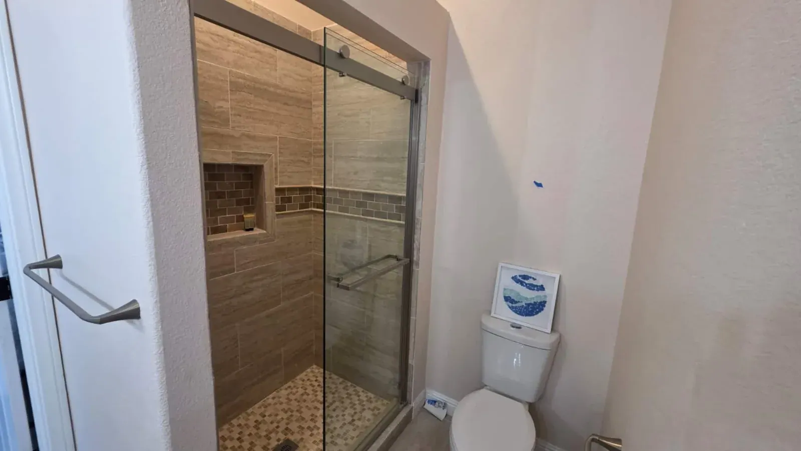The same bathroom, second angle