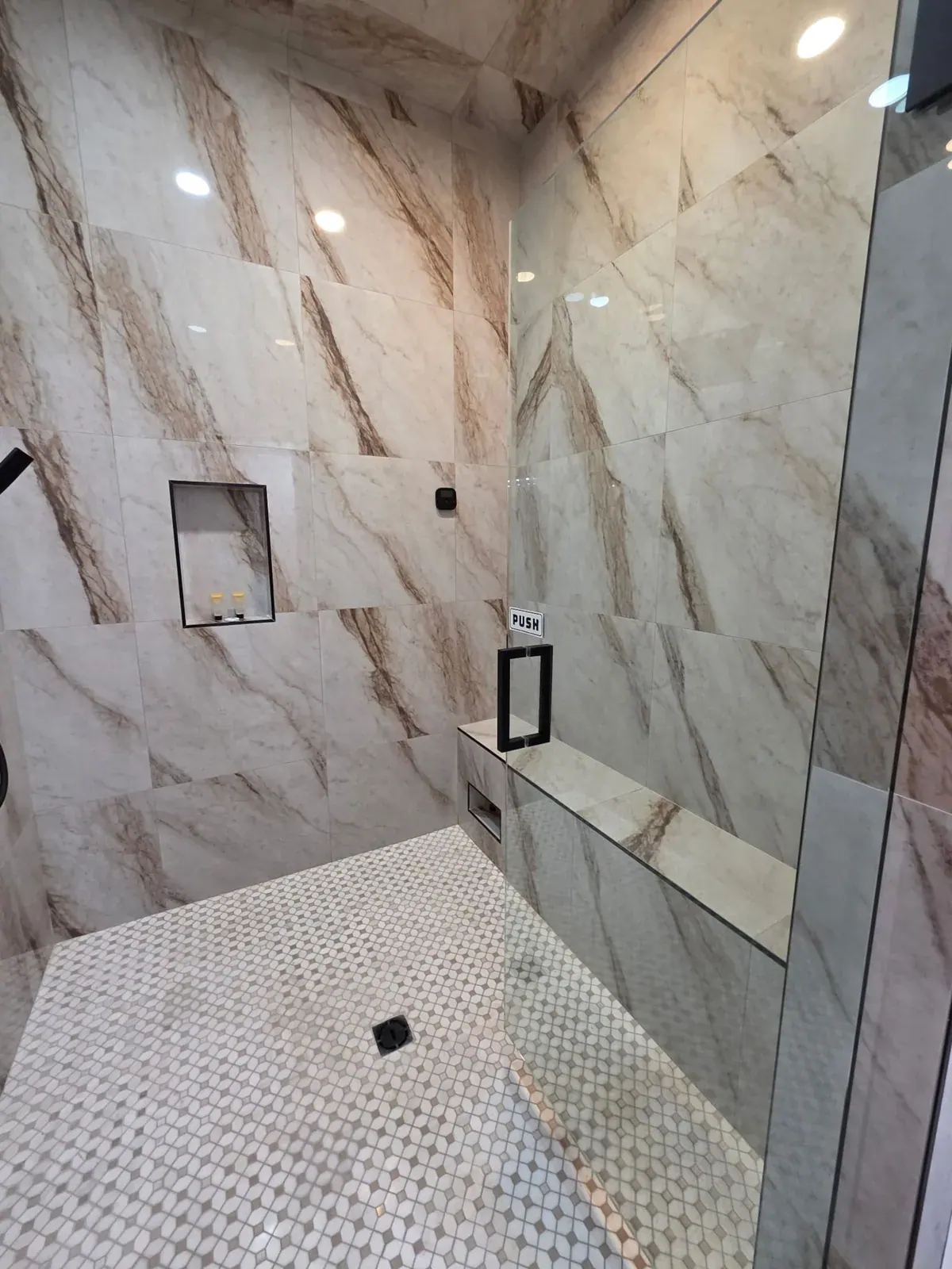 The same bathroom, second angle