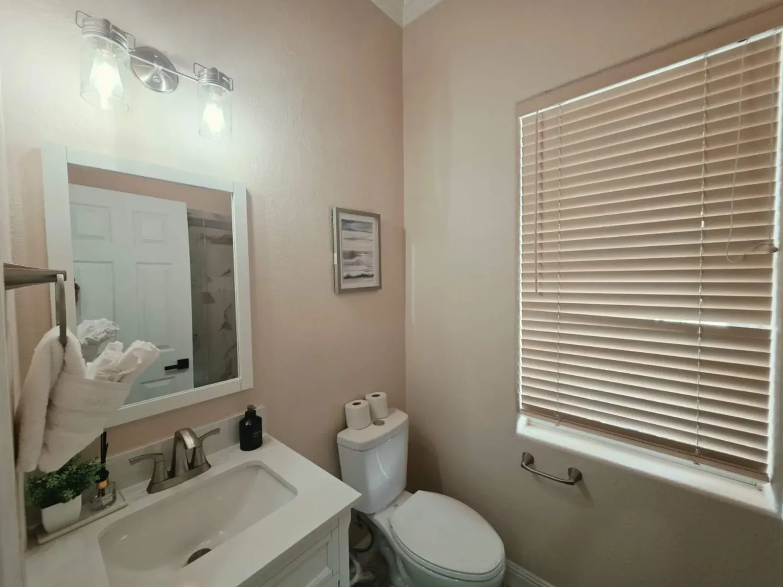 The same bathroom, second angle