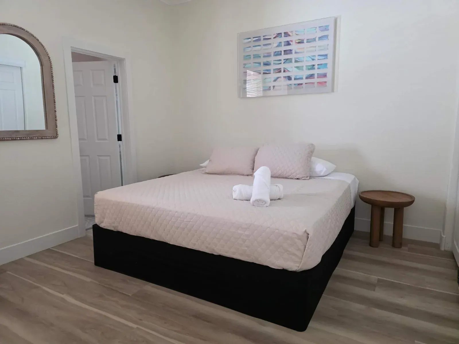 Bedroom 6 — Two queens