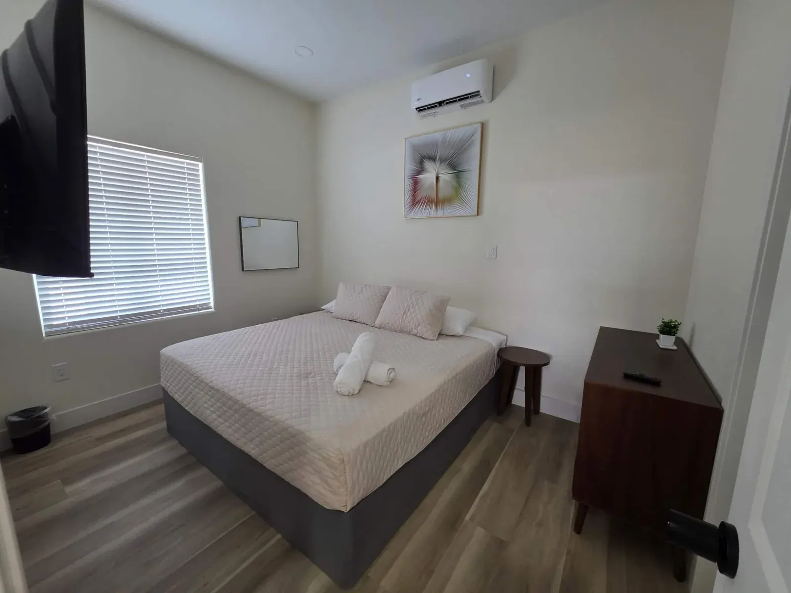 Bedroom 7 — King bedroom