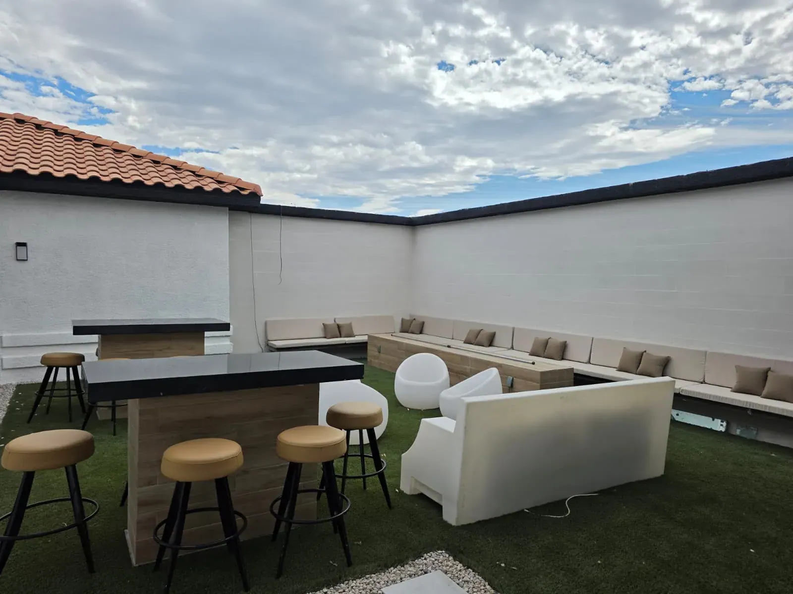 Another angle of the lounge terrace and its wraparound benches